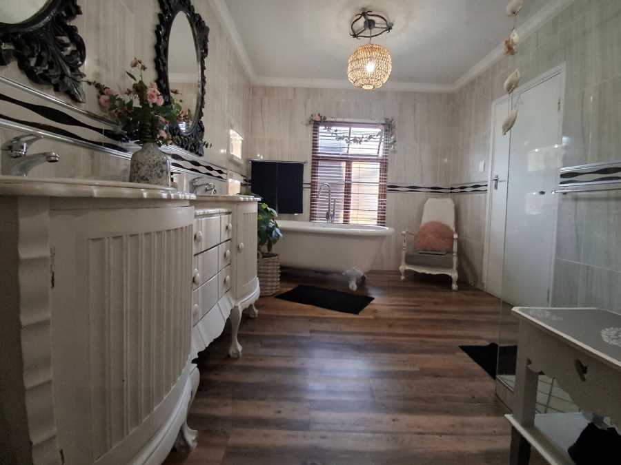  Bedroom Property for Sale in Ferreira Town Eastern Cape